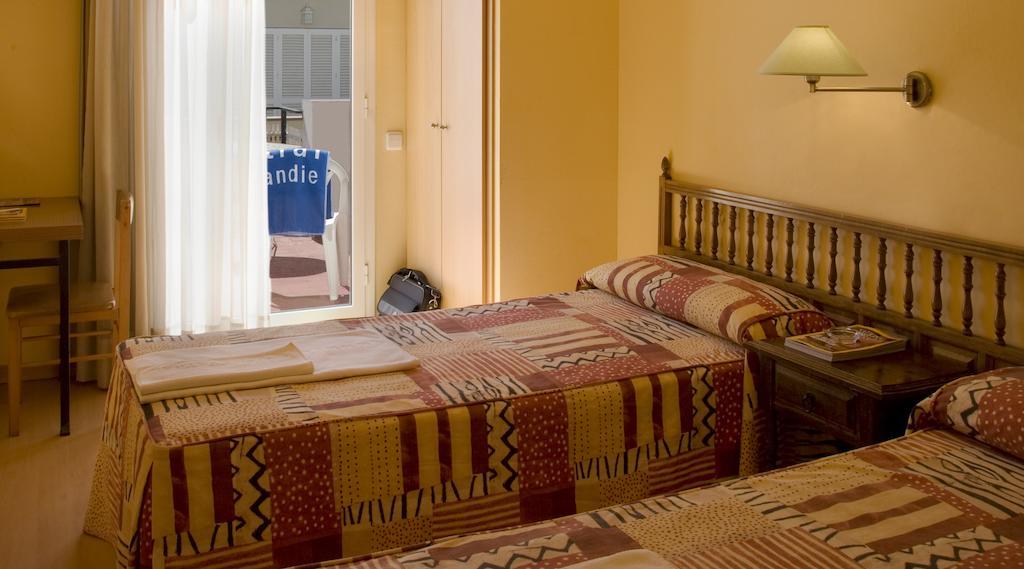 Hotel Central Normandie Ситжес Стая снимка